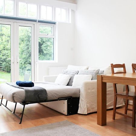 Large Garden Apartment On Golders Green High Road Londra Dış mekan fotoğraf