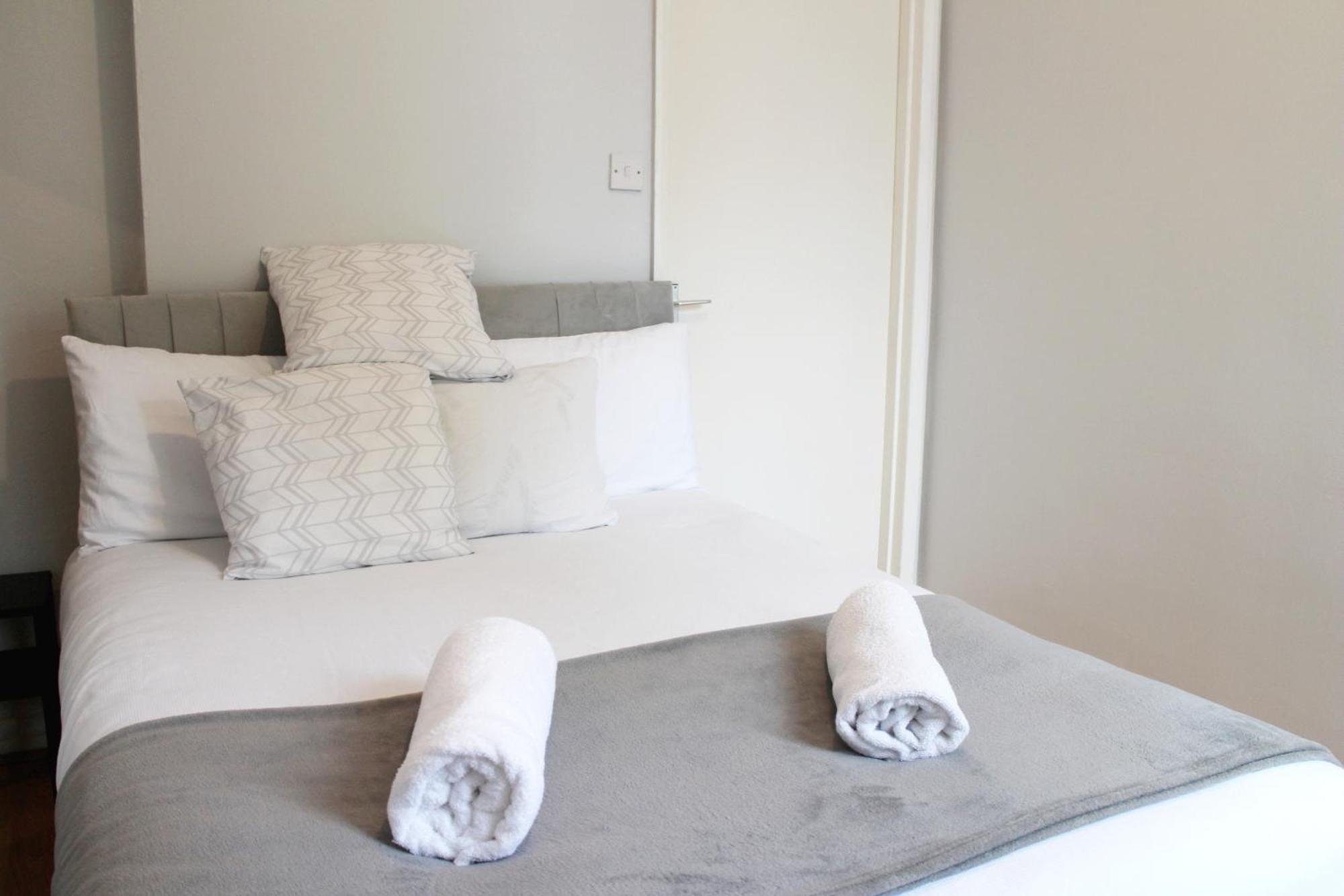 Large Garden Apartment On Golders Green High Road Londra Dış mekan fotoğraf