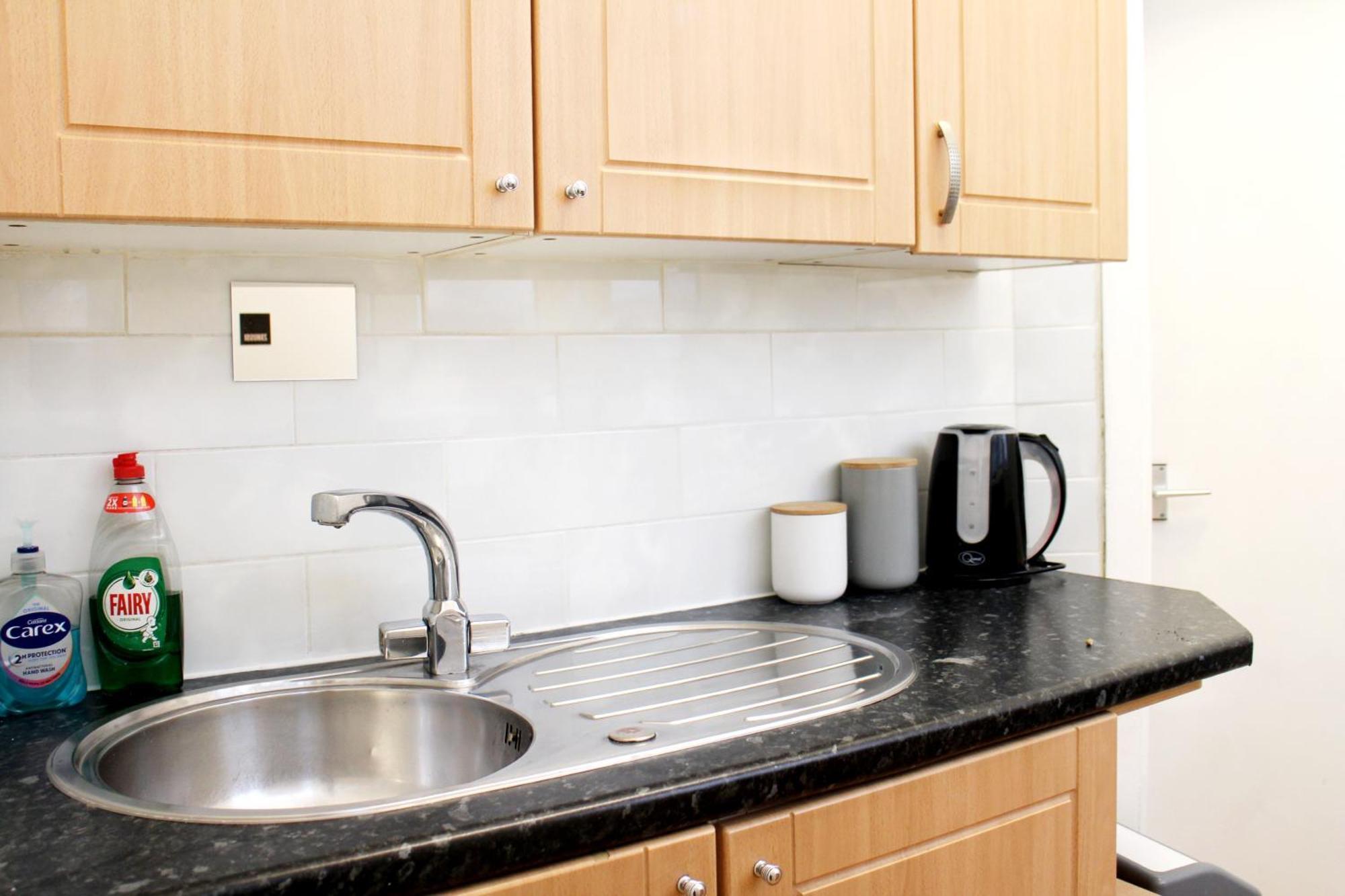 Large Garden Apartment On Golders Green High Road Londra Dış mekan fotoğraf
