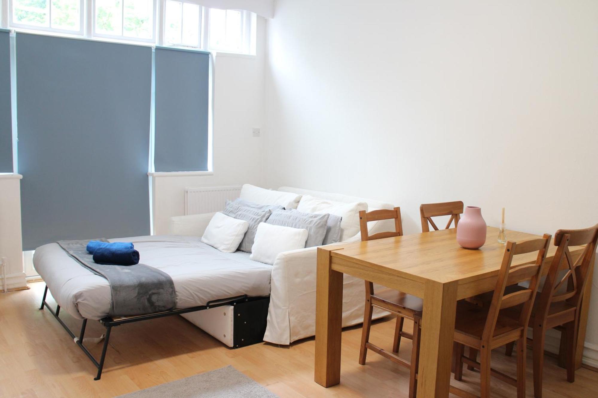 Large Garden Apartment On Golders Green High Road Londra Dış mekan fotoğraf