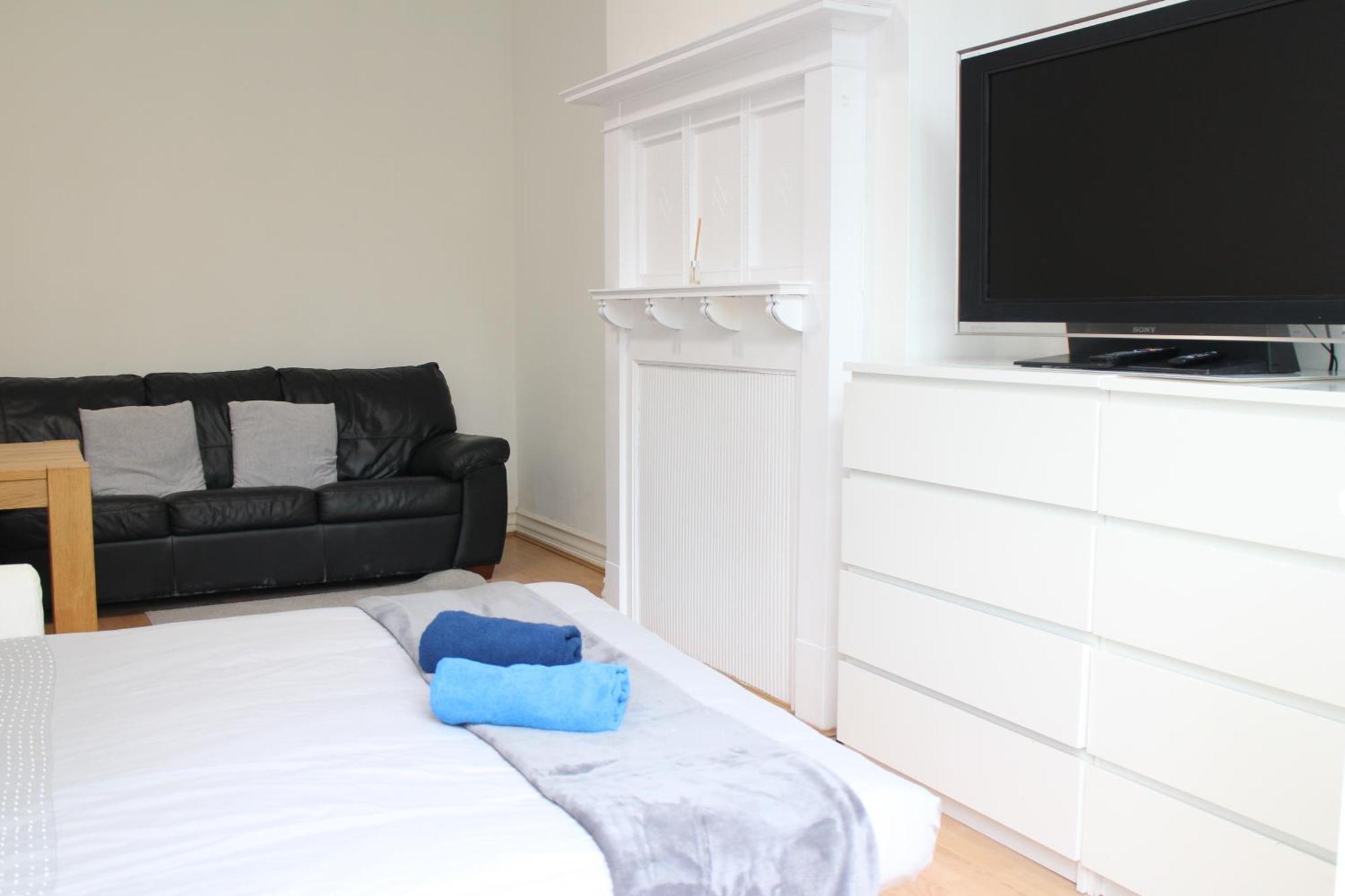 Large Garden Apartment On Golders Green High Road Londra Dış mekan fotoğraf