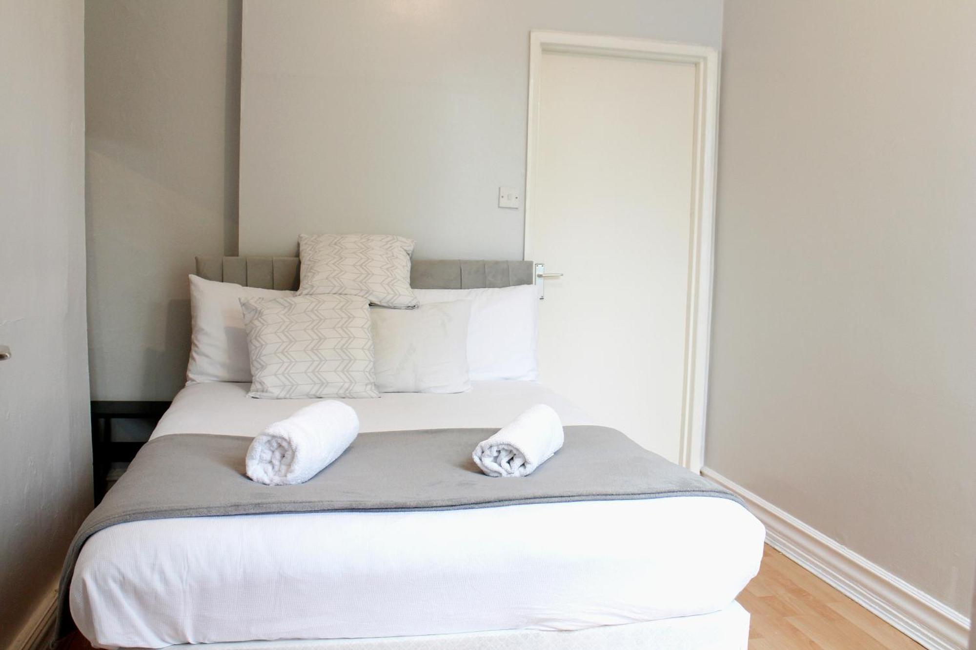 Large Garden Apartment On Golders Green High Road Londra Dış mekan fotoğraf