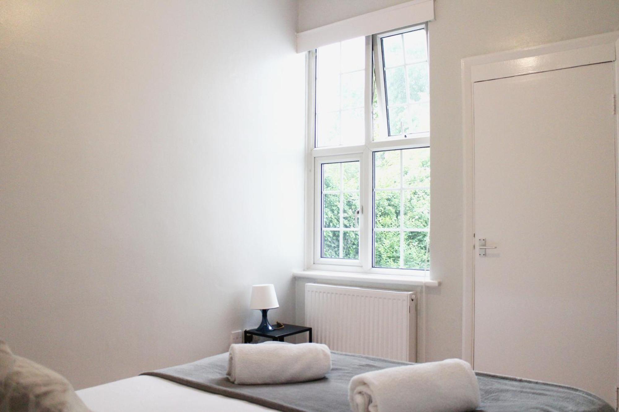 Large Garden Apartment On Golders Green High Road Londra Dış mekan fotoğraf